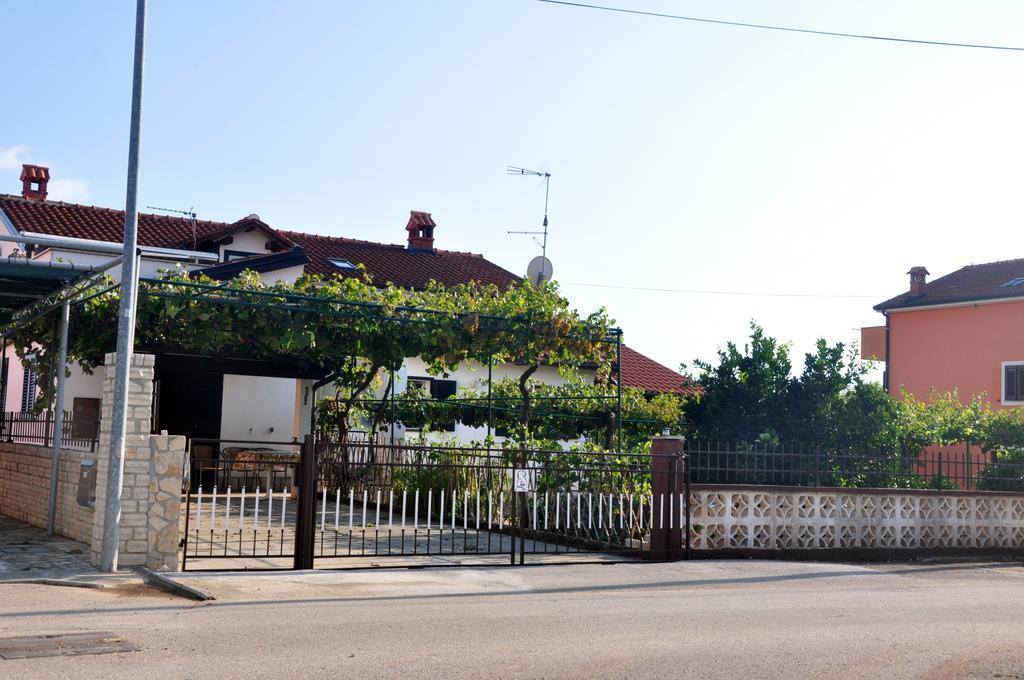Franko Apartmani Zambratija  Exterior foto