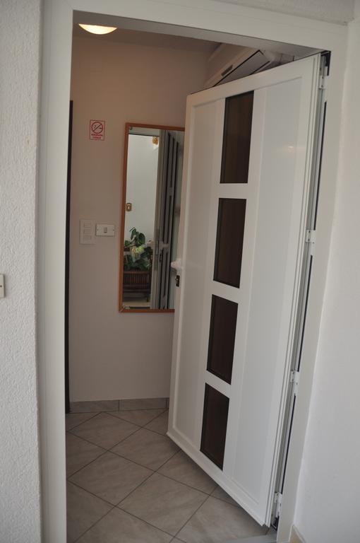 Franko Apartmani Zambratija  Exterior foto