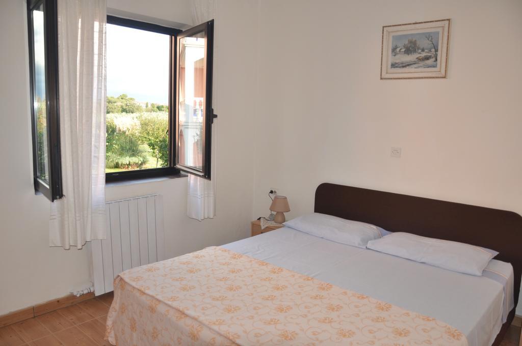 Franko Apartmani Zambratija  Exterior foto